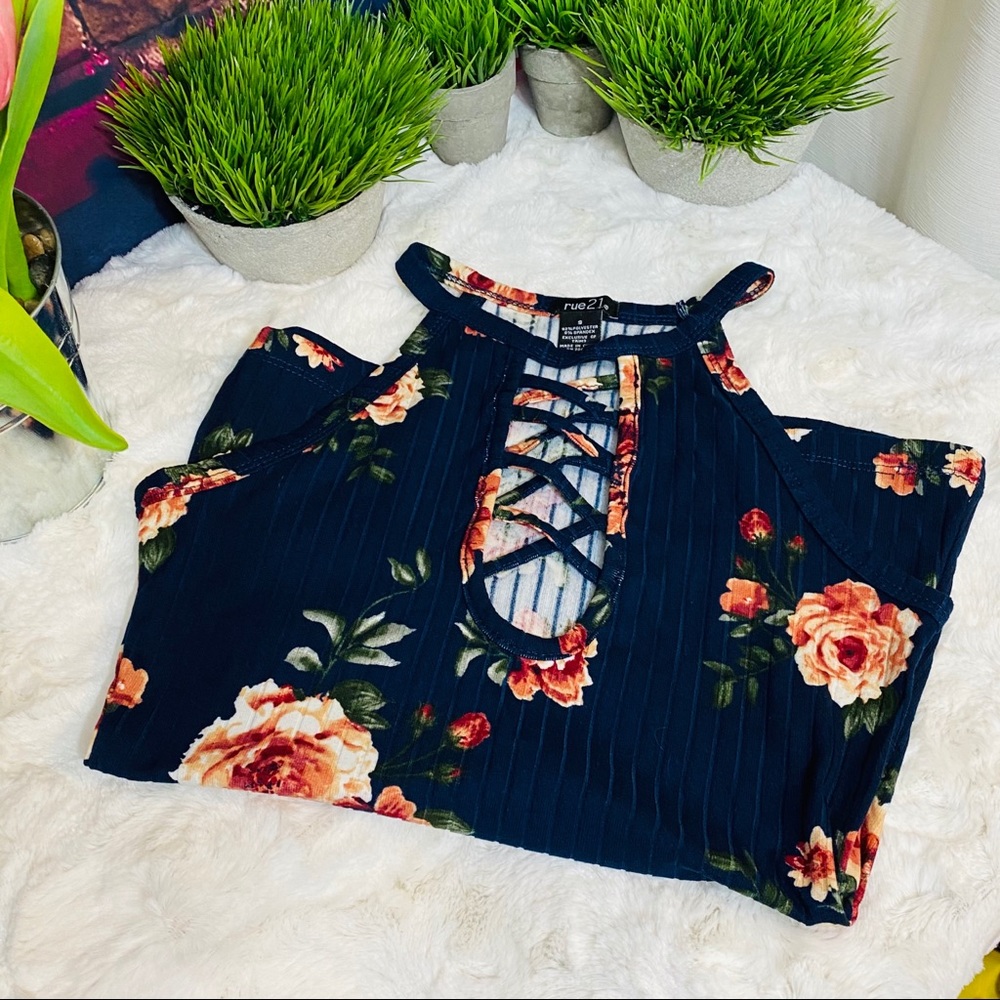 Beautiful floral tank 🌿